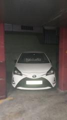 Autoparkplatz in Carrer de josep llanza 28. Coche pequeño +moto o bicis