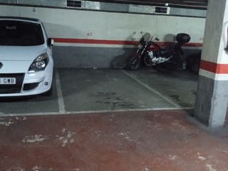 Lloguer Aparcament cotxe a Carrer de santa joana d'arc 52. Se alquila parquing coche pequeño