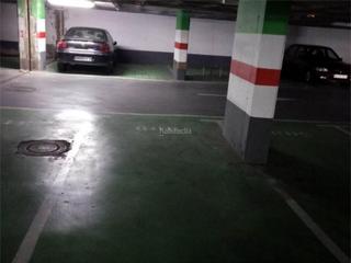 Location Parking voiture à Calle federico martínez varea 6. Los vadillos - r. sanitaria - pozanos / calle fede