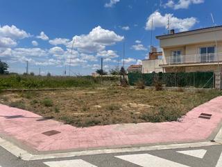 Terreny residencial a Carrer del sol ixent 4. Parcela esquinera i plana