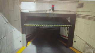 Aparcament cotxe a Via augusta 238. Plaza de parking coche y moto