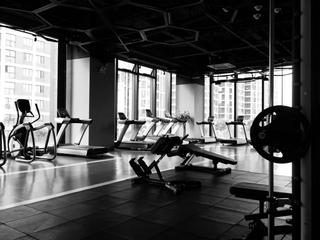 Local commercial à Carrer de serra i hunter 19x. Se traspasa gimnasio totalmente equipado
