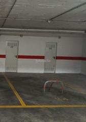 Alquiler Parking coche en Calle castillo de cumbres mayores 16. Alquiler de garaje
