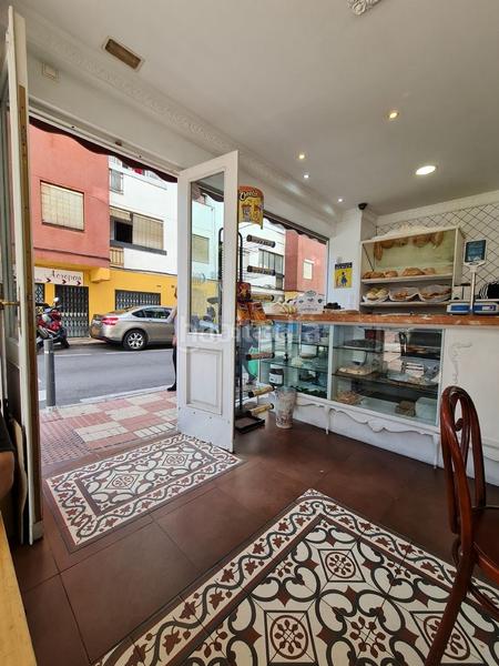 Foto f02dbaa3-eef0-4483-9c02-2b09d78a7f65. Local comercial en calle los naranjos 1 cafeteria en traspaso en Marbella