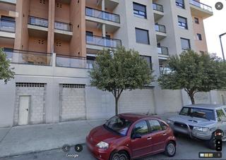 Lloguer Local Comercial a Calle poeta muñoz san román 25. Alquiler de locales en camas. puerta cartuja