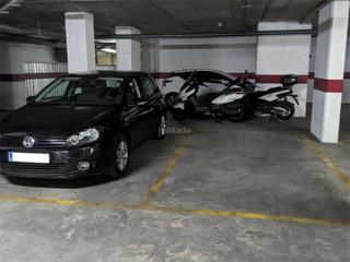 Miete Autoparkplatz in Calle periodista eduardo chinarro díaz 3. C/periodistaeduardochinarrodíaz / av. emilio lemos