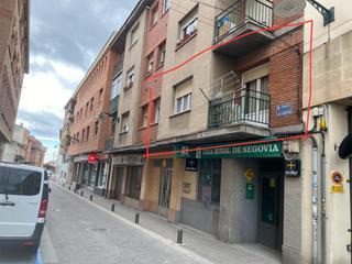 Pis a Calle chorretones 5. Cuéllar / calle chorretones