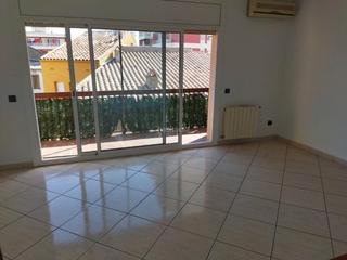 Pis a Carrer albert camps 4. Piso amplio y centrico