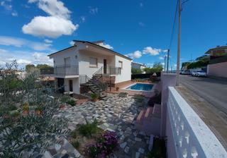 Chalet in Carrer de tarragona 12. ?? ¡venta exclusiva! torre en can bou