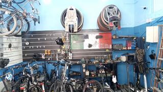 Location Local commercial à Ronda de sant pau 52. Traspaso local alquiler / venta bicicletas y motos