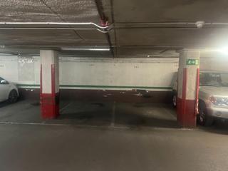 Miete Autoparkplatz in Carrer de la diputació 254. Parking para coche y moto en parking con vigilancia