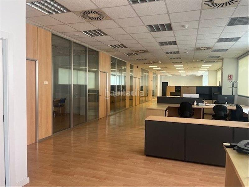 Foto 76d9c5b2-3e73-41c6-98d8-d2ddb62c9038. Miete büro in carrer de suïssa 9 in Montigalà Badalona