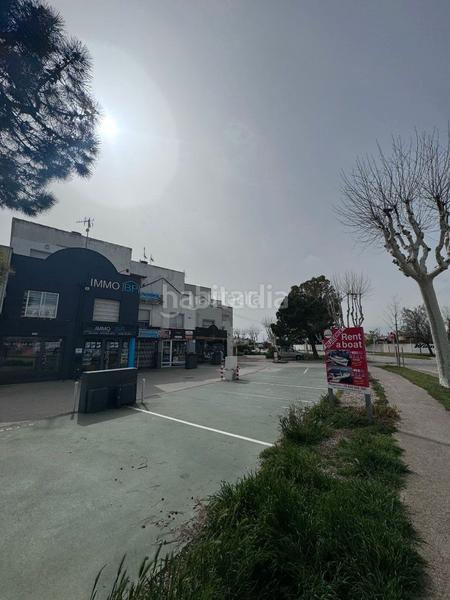 Foto d2e76d47-7139-4410-bbab-e5b78b70da77. Alquiler local comercial en carrer Sant Maurici 308 local muy bien situado en la entrada en Empuriabrava