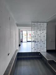 Location Local commercial à Carrer sant maurici 308. Local muy bien situado en la entrada empuriabrava