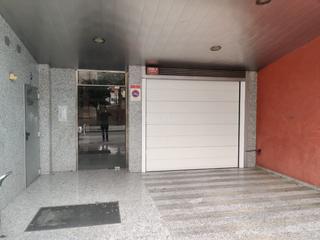 Aparcament cotxe a Avinguda de calderó 56. Parking coche y moto