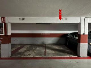 Aparcament cotxe a Carrer del periodista gil sumbiela 64. Barrio de benicalap / carrer del periodista gil su