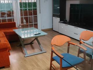 Appartement à Carrer amadeu vives 12a. Planta baja muy amplia