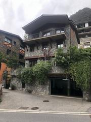 Xalet a Carretera dels vilars 63. Casa preciosa en venta en urbanización escaldes