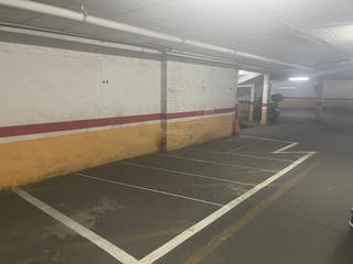 Rent Motorcycle parking in Carrer font 11. Plaza parking moto