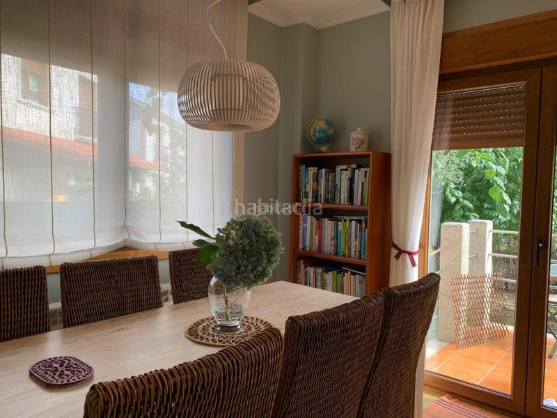 Foto ce6e39ad-43f9-4cfa-8acc-44941d1ecdc7. Casa aparellada a rúa do lodeiro 9 a Bertamirans Ames