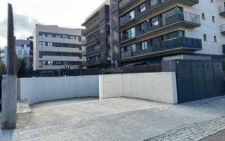 Aparcament cotxe a Avinguda de la via augusta 104. Amplia plaza de parking con trastero incluido