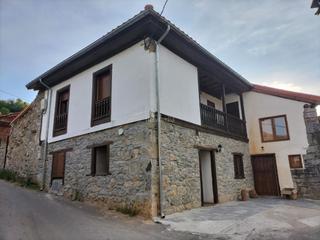 Chalet à Lugar 29. Gran casa típica asturiana