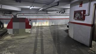 Aparcament cotxe a Carrer de sant josep 90. Plaza parking grande coche o coche+moto