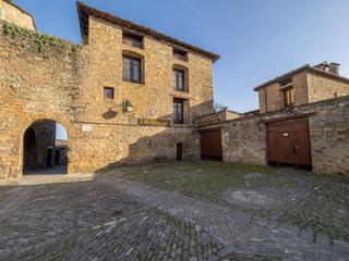 Casa a Calle mayor 2. Casa de pueblo y restaurante en aínsa