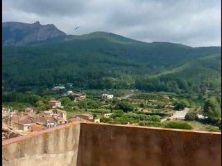 Triplex à Carrer del castell 37. Oportunidad en pratdip: casa para rehabilitación integral con vi
