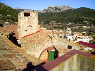 Tríplex a Carrer del castell 37. Oportunidad en pratdip: casa para rehabilitación integral con vi