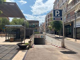 Rent Car parking in Carrer del nord 21. Alquiler plaza fija de parking pl. mercat vell