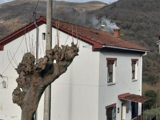 Maison à Lugar villandio 32. Zona rural / aldea corral de ujo