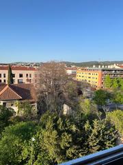 Pis a Carrer del riu segre 3. Es ven pis económic zona dels químics.
