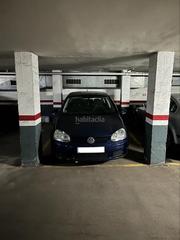 Aparcament cotxe a Carrer de la bruguera 195. Plaza parking super céntrica en calella