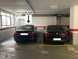 Car parking in Carrer d'aragó 176. Plaza grande de coche vigilada 24 horas