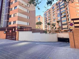 Parking voiture à Avenida médico ricardo ferre 42. De inversión!!!excelente plaza garage