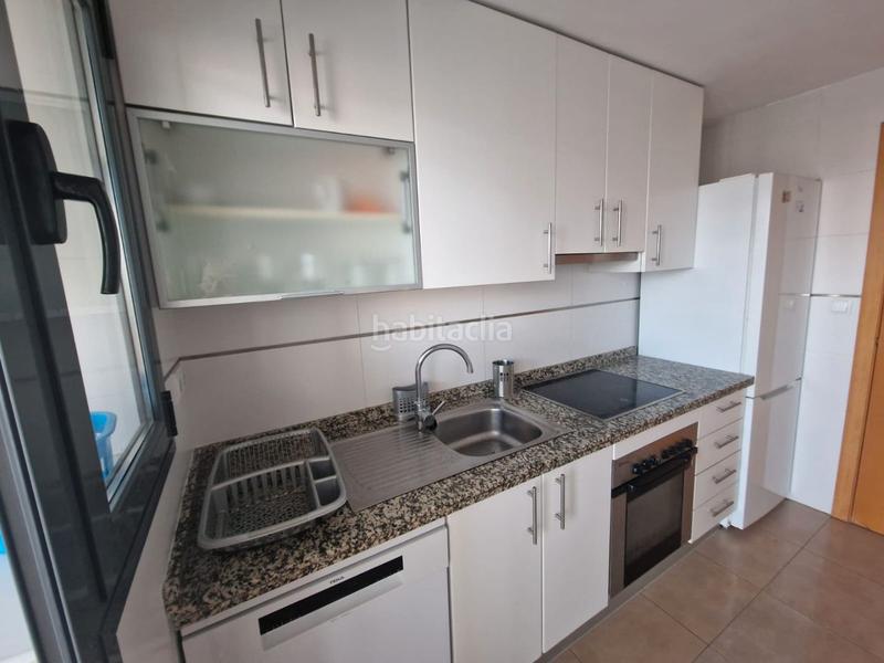 Foto 2fcd7ad0-c2b9-46dd-b1d1-a83d42d9e3a4. Alquiler apartamento en calle lérida 4 levante en Benidorm