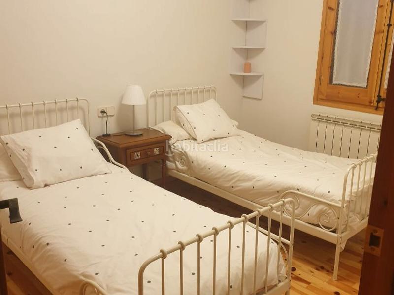 Foto 0dbfd034-1f33-4618-ae3c-2f55f02ac880. Alquiler tríplex en carrer llevant 1 casa espaiosa i molt còmode en comunit de 5 veïns en Puigcerdà