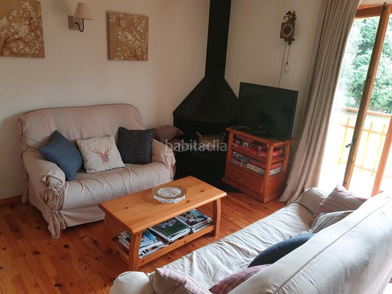 Foto 13f37613-5d82-46f0-93e0-f49367b15ec5. Alquiler tríplex en carrer llevant 1 casa espaiosa i molt còmode en comunit de 5 veïns en Puigcerdà
