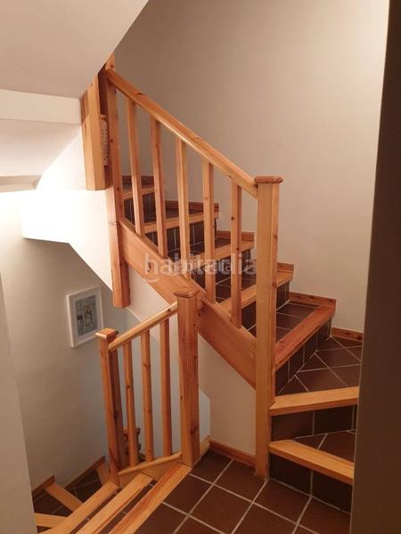 Foto 8b6338f0-2f13-42fd-9e90-610ff6538146. Alquiler tríplex en carrer llevant 1 casa espaiosa i molt còmode en comunit de 5 veïns en Puigcerdà