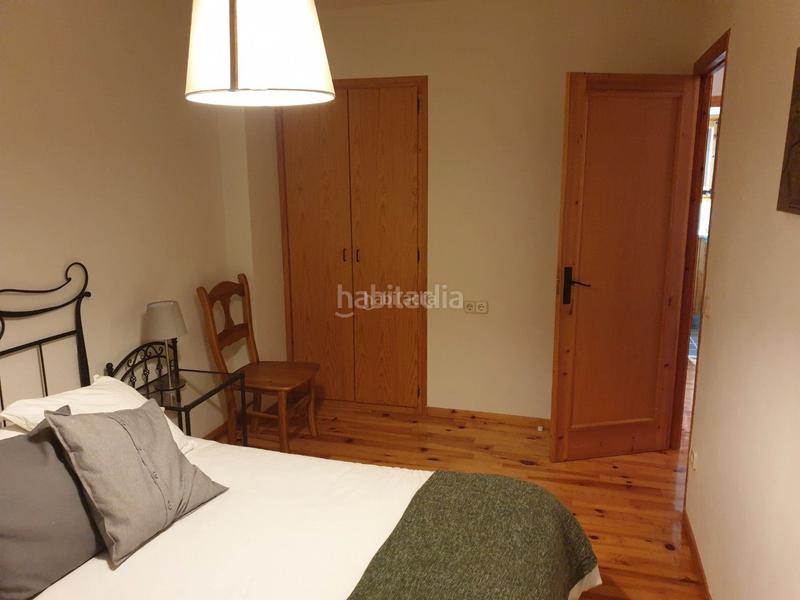 Foto d986562b-695a-4014-839d-1bae63777b04. Alquiler tríplex en carrer llevant 1 casa espaiosa i molt còmode en comunit de 5 veïns en Puigcerdà