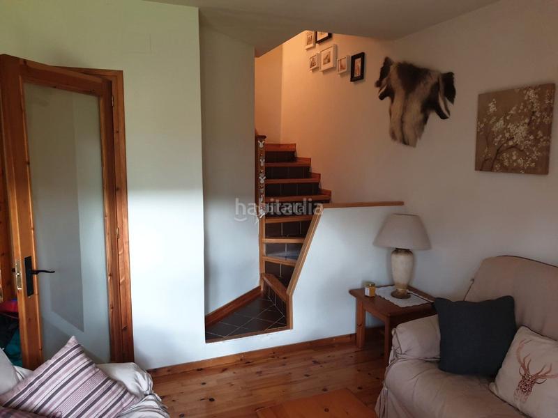 Foto edeec057-2430-49cd-bbc5-1b1ec853f010. Alquiler tríplex en carrer llevant 1 casa espaiosa i molt còmode en comunit de 5 veïns en Puigcerdà