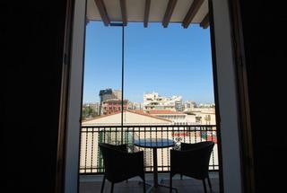 Rent Flat in Carrer de costa i llobera 14. Piso en zona avenidas en alquiler