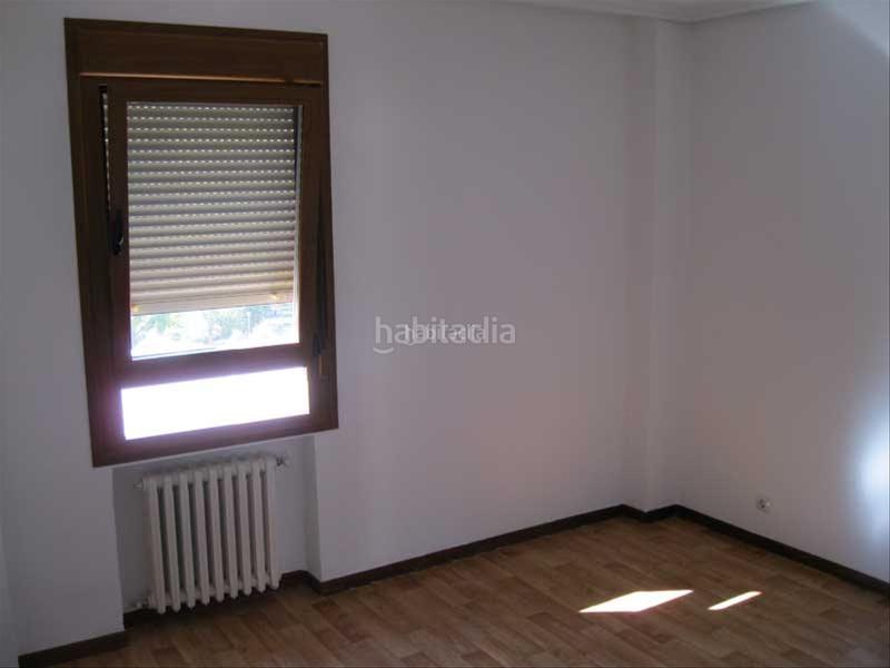 Foto 62d7abd9-9452-40b9-8195-09a11052e8c6. Rent flat in calle ultramar 2 in Plaza de Toros Valladolid