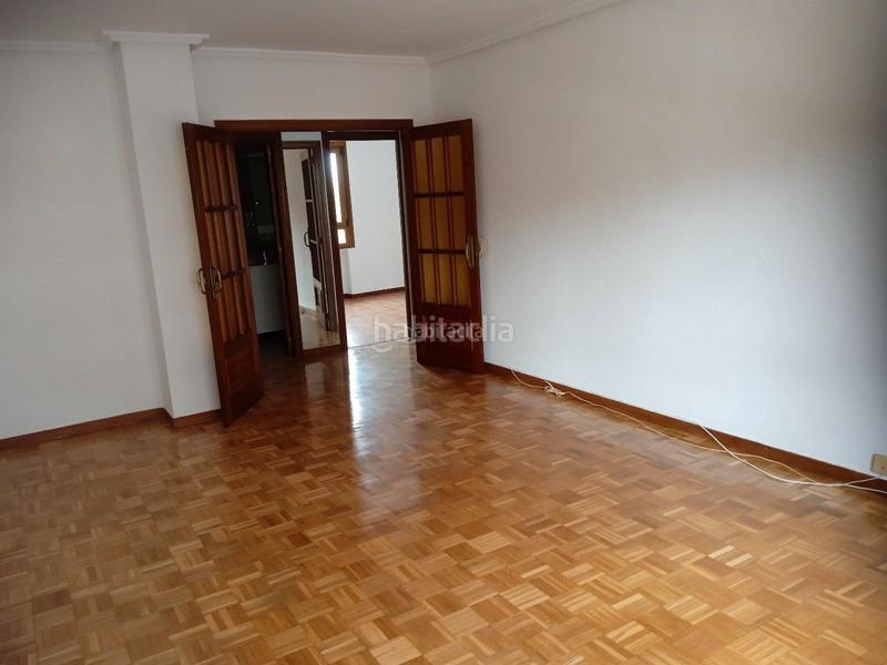 Foto 98654938-d0a2-4d8b-8889-760af3c4c83a. Rent flat in calle ultramar 2 in Plaza de Toros Valladolid