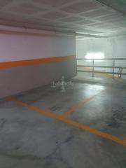 Aparcament cotxe a Carrer de calderón de la barca 14. Plaza de parking para coche en planta principal