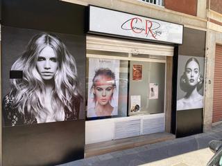 Lloguer Local Comercial a Carrer antonio sansano franco 4. Se ofrece en traspaso un salón de peluquería