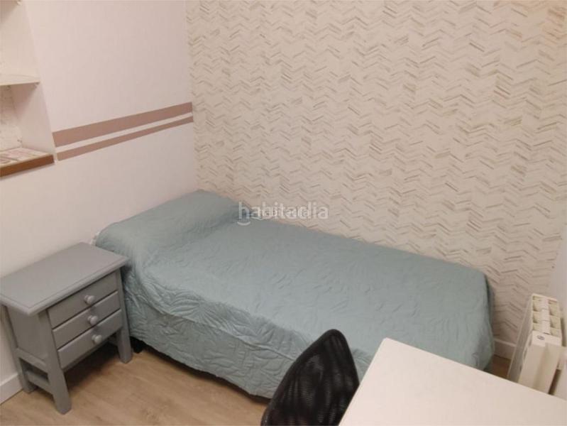 Foto 9f00d606-d168-4c94-a696-f7f17f328a6c. Pis a calle nardo 12 a Universidad Getafe