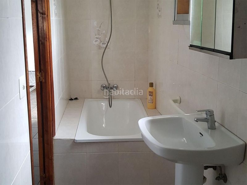 Foto a7836bed-5d8a-43df-97b8-bb47ad860e41. Rent semi detached house in avenida hermanos sáez merino 15 in Millares