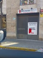 Local commercial à Carrer monturiol 64. Local dedicado al uso de trasteros de alquiler